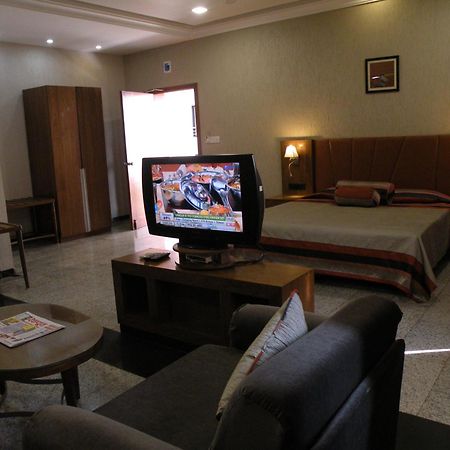Nasiklub Nashik Exterior foto