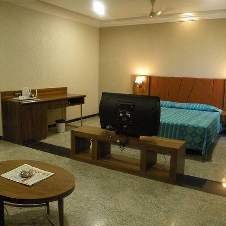 Nasiklub Nashik Exterior foto
