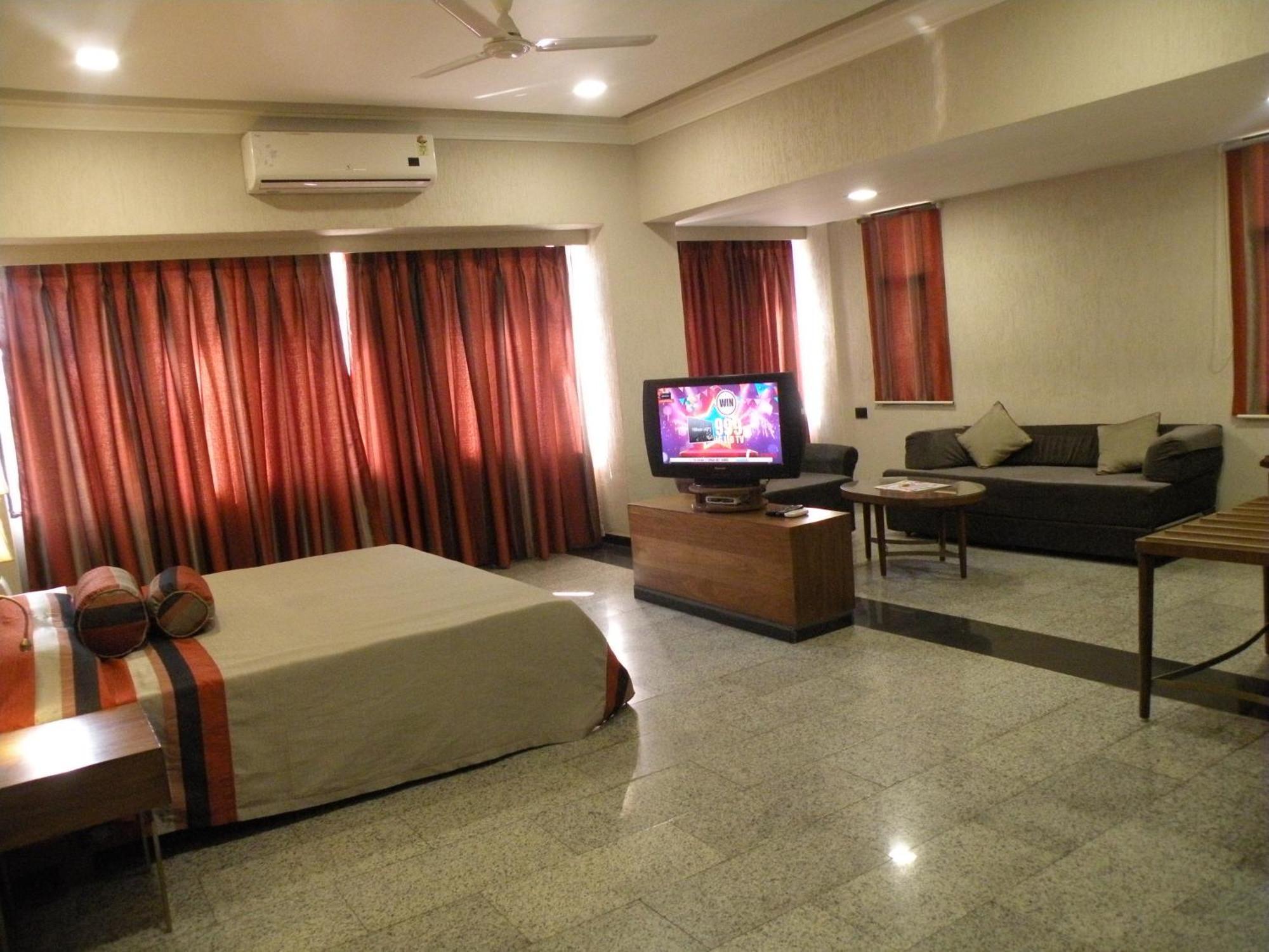 Nasiklub Nashik Exterior foto