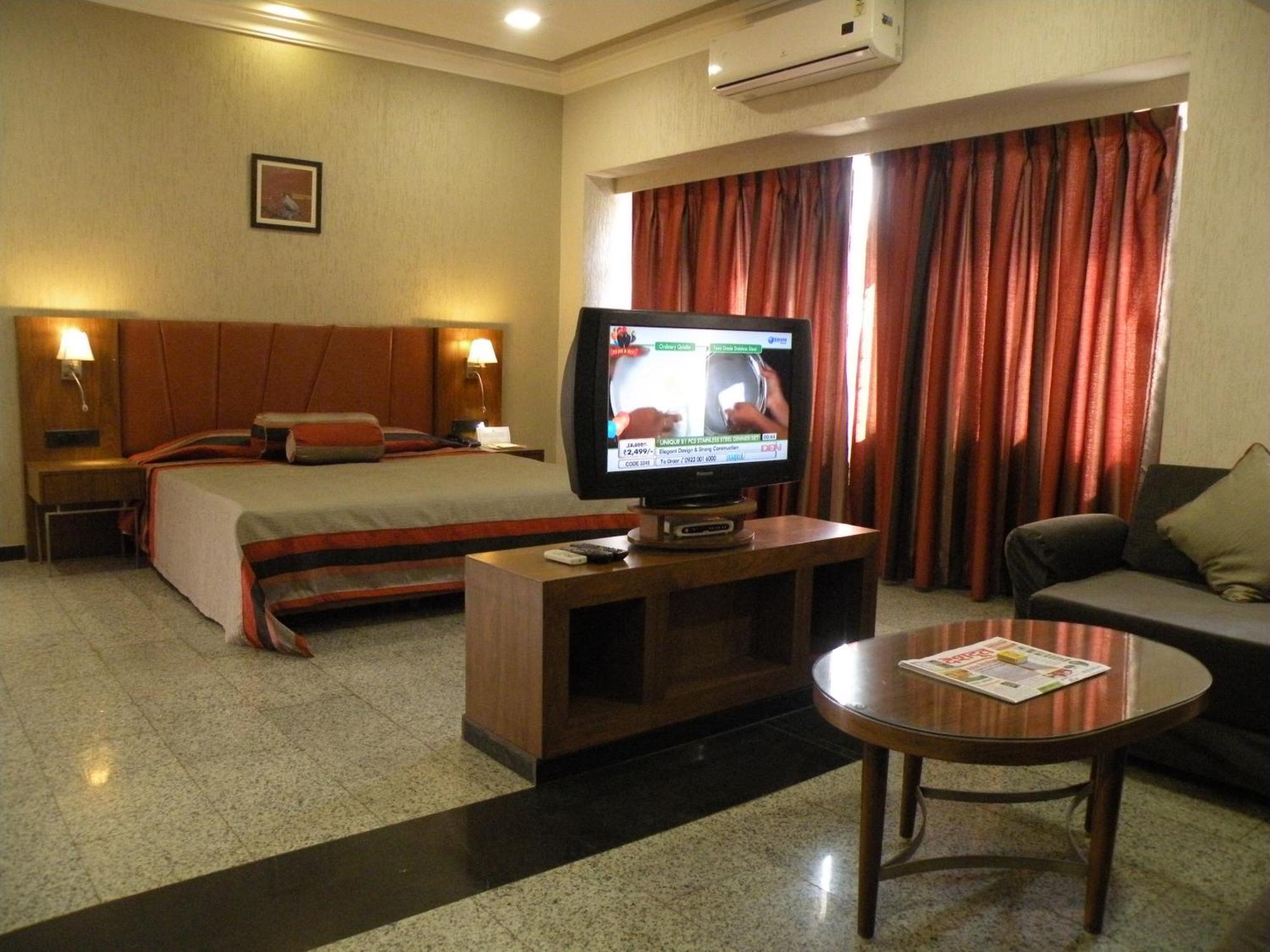 Nasiklub Nashik Exterior foto
