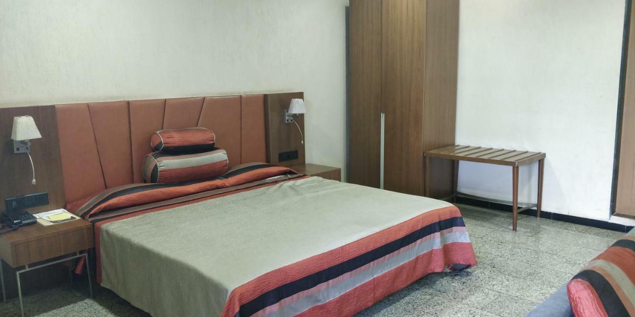 Nasiklub Nashik Exterior foto