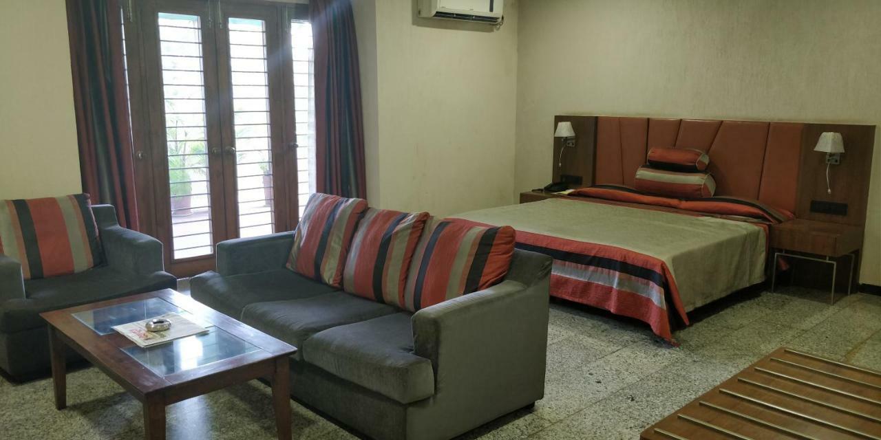 Nasiklub Nashik Exterior foto